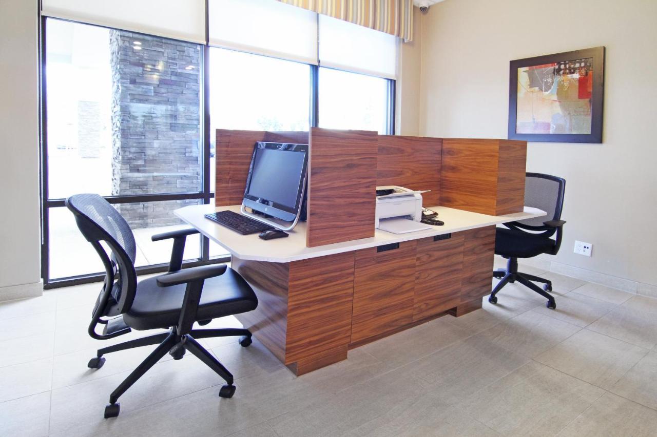 Holiday Inn Express And Suites Calgary University By Ihg Eksteriør bilde