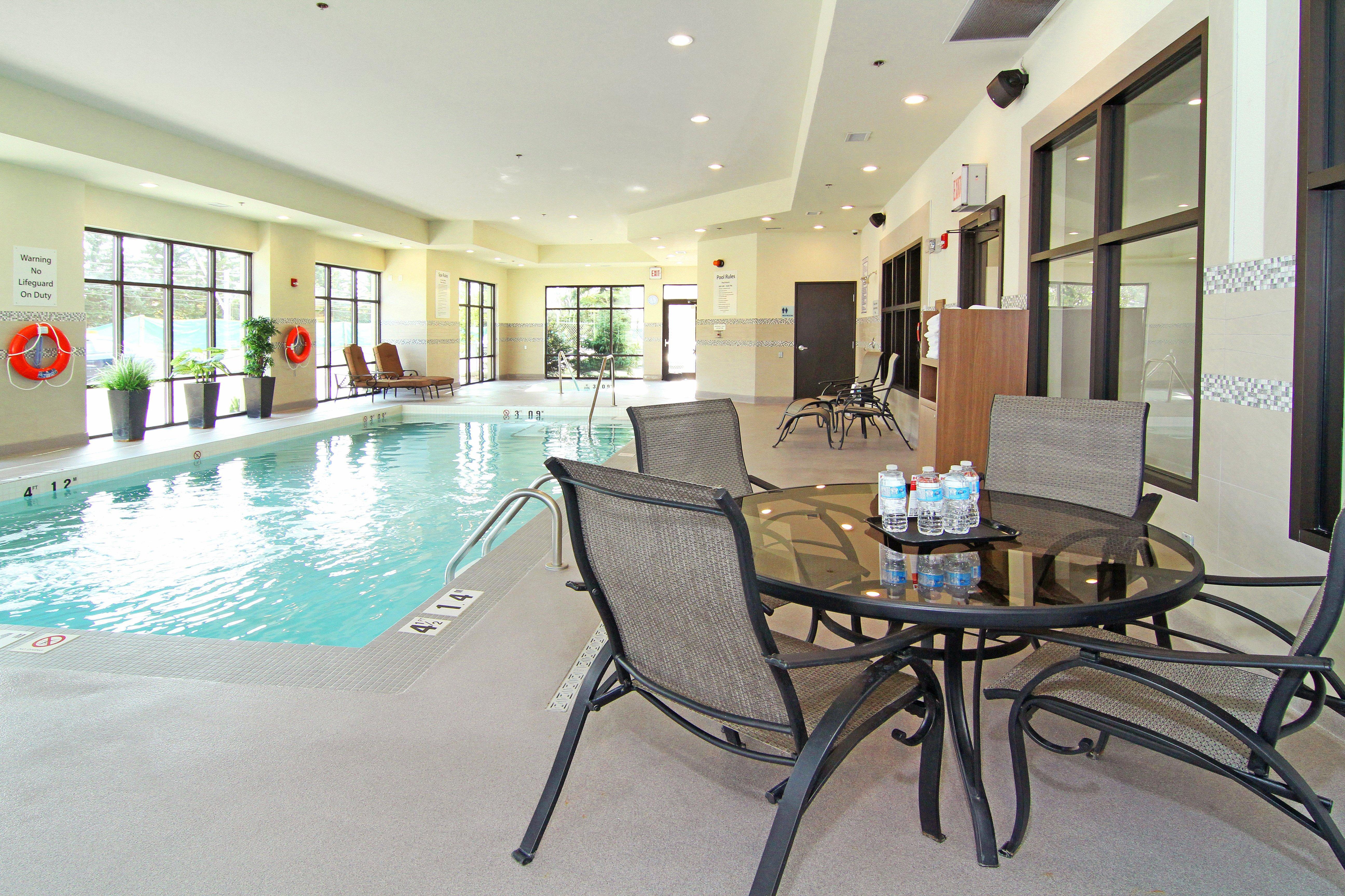 Holiday Inn Express And Suites Calgary University By Ihg Eksteriør bilde