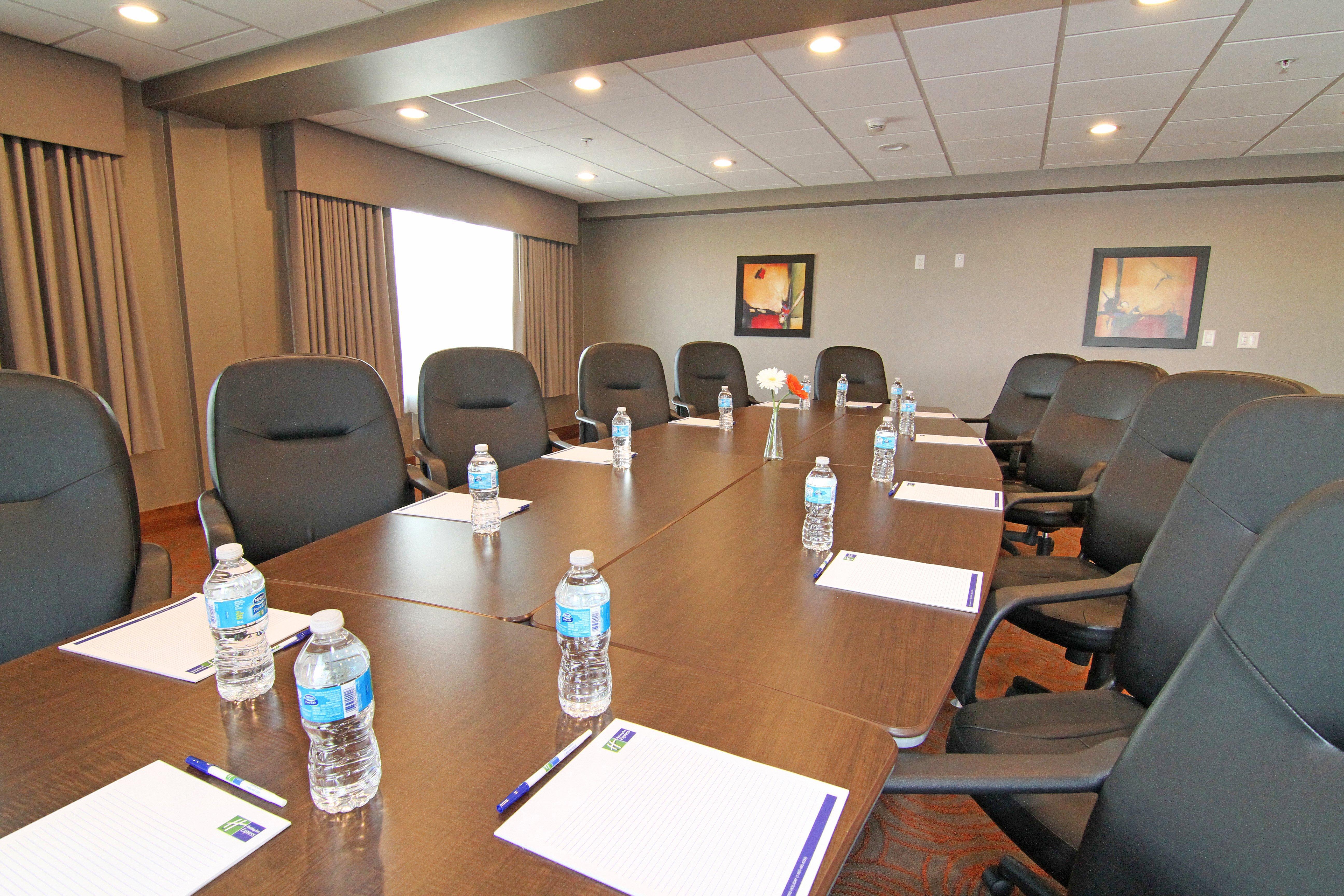 Holiday Inn Express And Suites Calgary University By Ihg Eksteriør bilde
